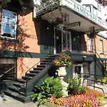 James Bay Inn Hotel, Suites & Cottage