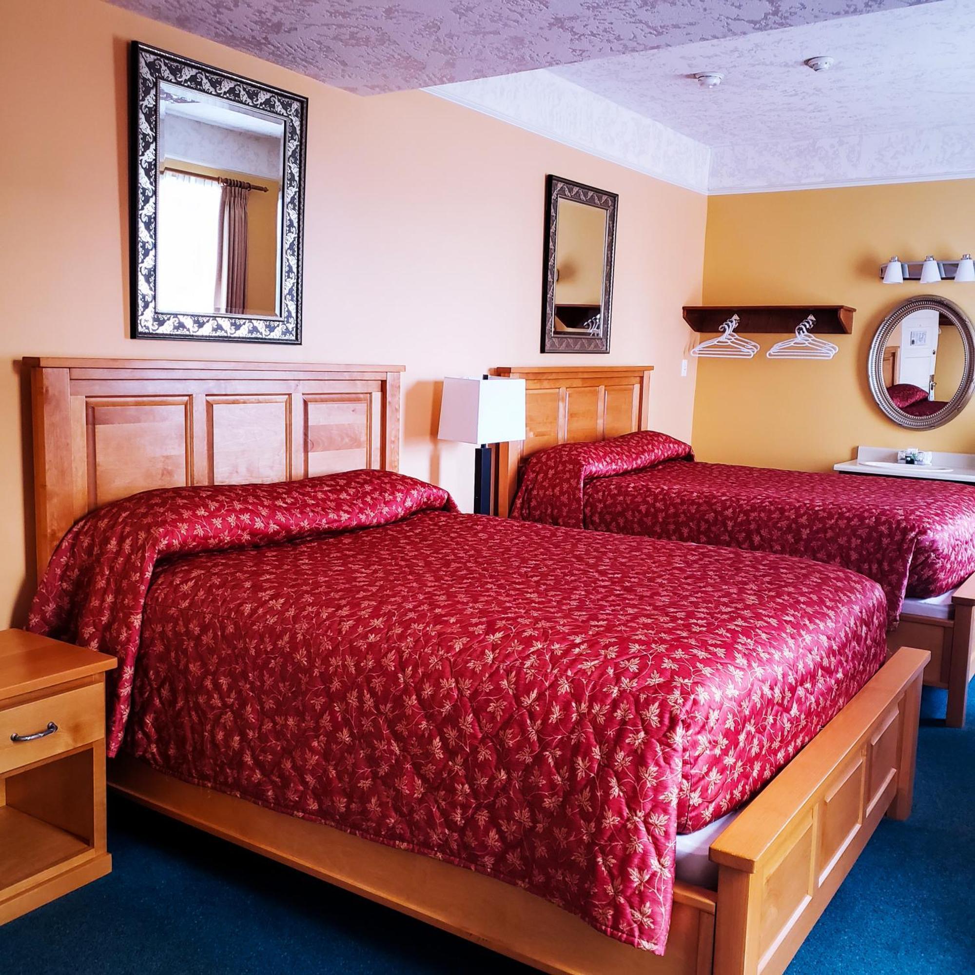Bay Hotel, & 3* Victoria